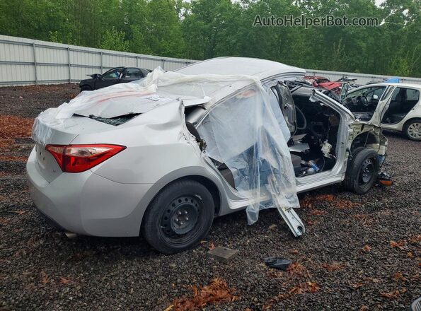 2T1BURHE8JC085694 2018 TOYOTA COROLLA Серебряный Задняя правая четверть
