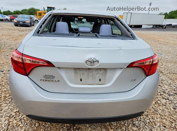 2T1BURHE9HC863589 2017 TOYOTA COROLLA Серебряный Вид сзади