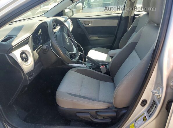 2T1BURHE9JC983561 2018 TOYOTA LL Серебряный Вид салона спереди