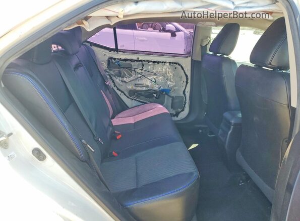2T1BURHEXJC102611 2018 TOYOTA COROLLA White Հետևի նստատեղերի տեսք