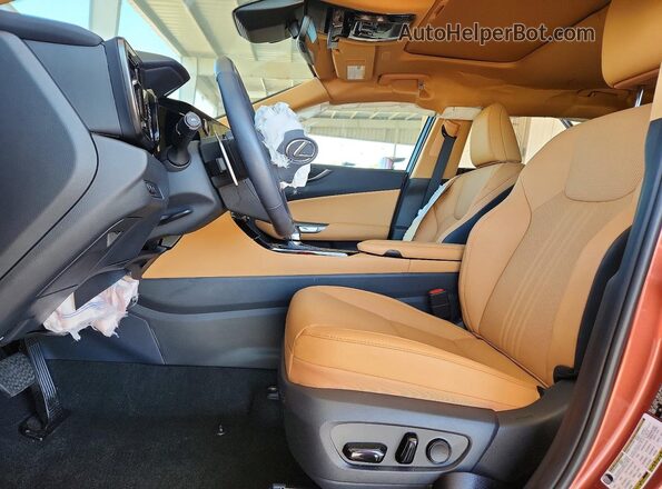 2T2AGCEZ7TC105715 2026 LEXUS NX Розовый Вид салона спереди