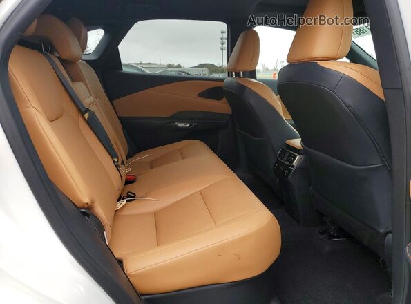 2T2BAMCA3RC072102 2024 LEXUS RX White Rear interior view