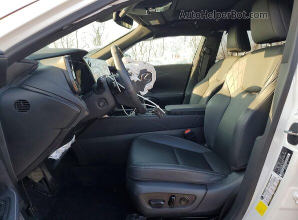 2T2BAMCA3RC302091 2024 LEXUS RX Белый Вид салона спереди