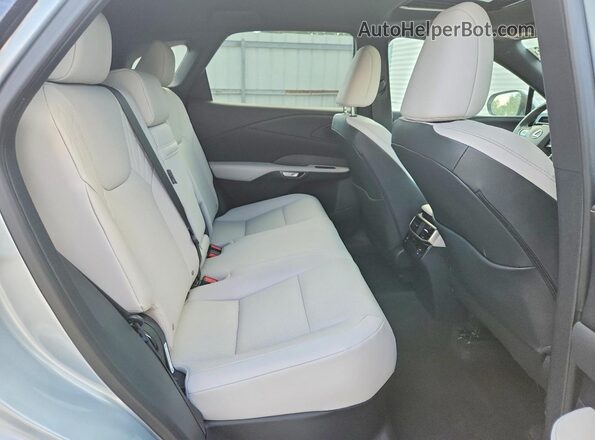 2T2BAMCA7RC065136 2024 LEXUS RX Silver Vista interior trasera
