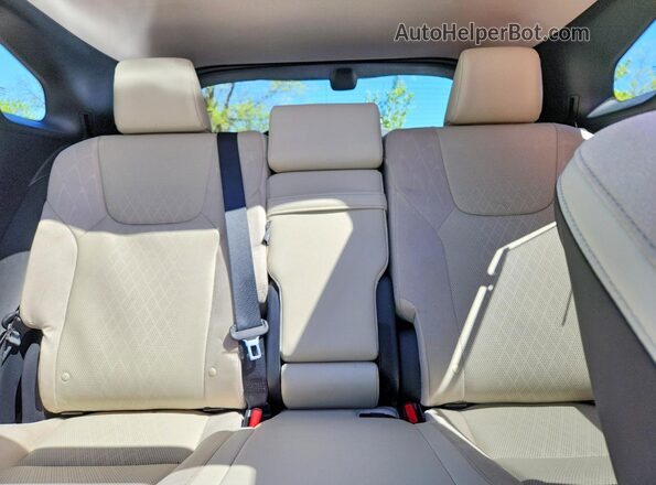 2T2BAMCA9TC129636 2026 LEXUS RX Silver Widok tylnych siedzeń