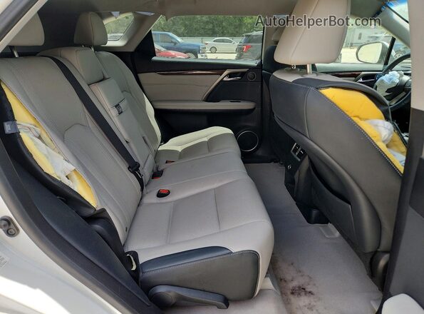 2T2BZMCA2HC130059 2017 LEXUS RX White Vista interior trasera