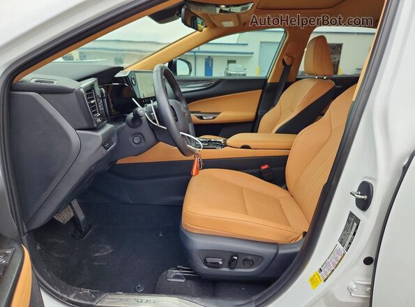 2T2GKCEZ7TC058646 2026 LEXUS NX Белый Вид салона спереди