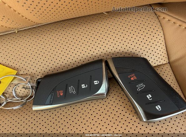 2T2GKCEZ8TC060566 2026 LEXUS NX 350H Серебряный Вид панели приборов