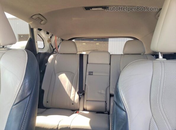 2T2ZZMCA0HC040360 2017 LEXUS RX White Widok tylnych siedzeń