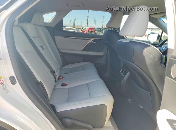 2T2ZZMCA2HC083663 2017 LEXUS RX White Widok wnętrza z tyłu