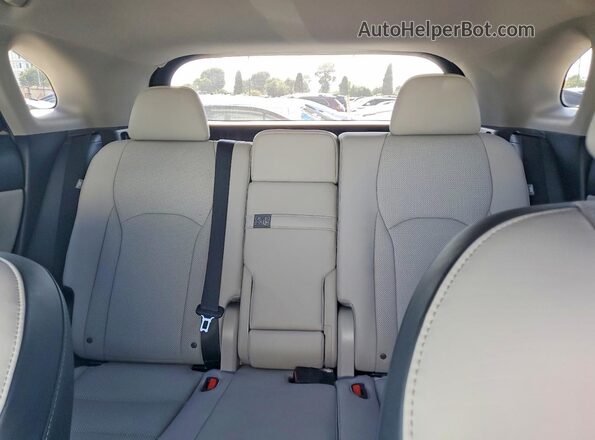 2T2ZZMCA2HC083663 2017 LEXUS RX White Widok tylnych siedzeń