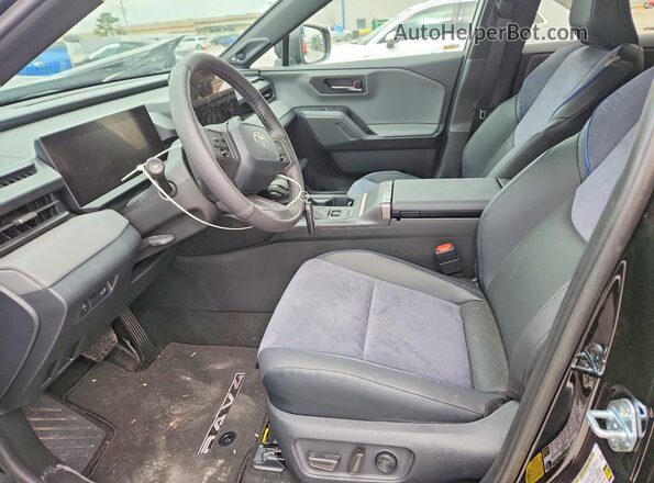 2T36CRAV3TW005242 2026 TOYOTA RAV4 Черный Вид салона спереди