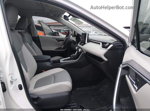2T3A1RFV3RW462330 2024 TOYOTA LE Белый Вид салона спереди