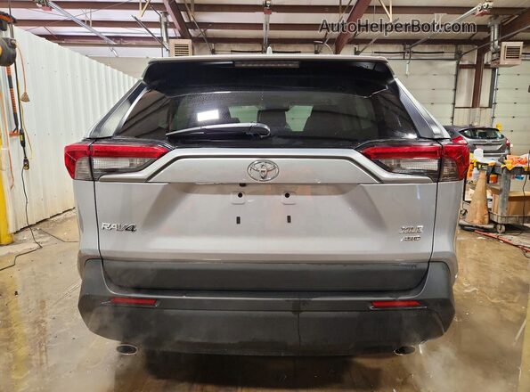 2T3A1RFV4RC450902 2024 TOYOTA RAV4 Silver Вид ззаду