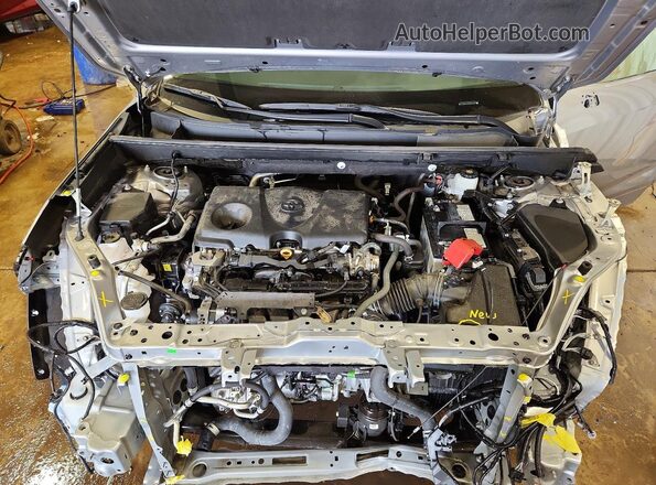 2T3A1RFV4RC450902 2024 TOYOTA RAV4 Silver Вид підкапотного простору