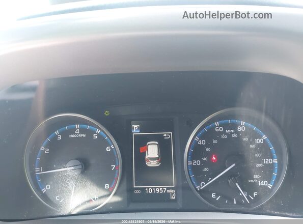 2T3BFREV2JW756832 2018 TOYOTA RAV4 Red Widok tylnych siedzeń