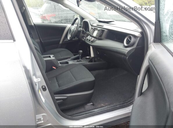 2T3BFREV7HW560816 2017 TOYOTA LE Серебряный Вид салона спереди