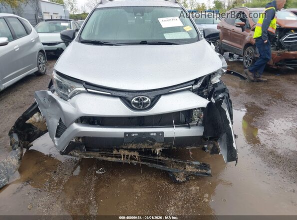2T3BFREV7HW560816 2017 TOYOTA LE Серебряный Вид спереди