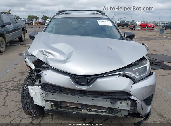 2T3BFREVXJW856497 2018 TOYOTA LE Silver Rear interior view