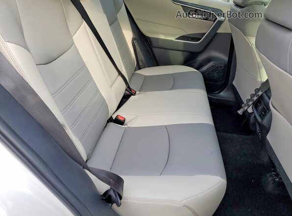 2T3C1RFV0SW401242 2025 TOYOTA RAV4 White უკანა სავარძლების ხედი