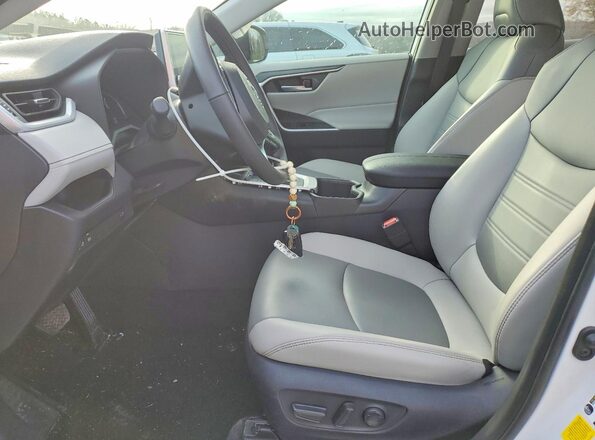 2T3C1RFV0SW401242 2025 TOYOTA RAV4 White წინა სალონის ხედი