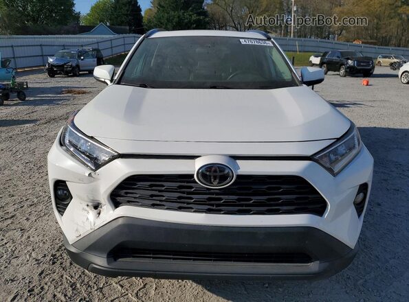2T3C1RFV2KW054304 2019 TOYOTA LE White Front view