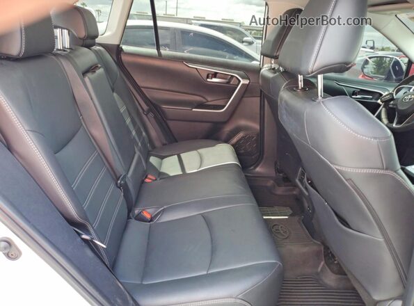 2T3C1RFV5RW359421 2024 TOYOTA RAV4 White უკანა სალონის ხედი