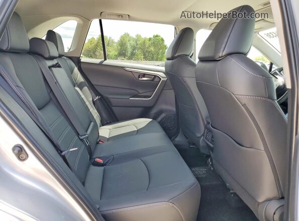 2T3C1RFV7SW435632 2025 TOYOTA RAV4 Silver უკანა სალონის ხედი