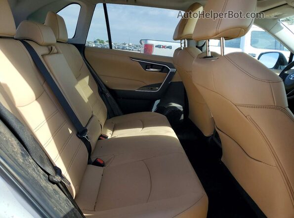 2T3C1RFVXSW396342 2025 TOYOTA RAV4 White Вид задньої частини салону