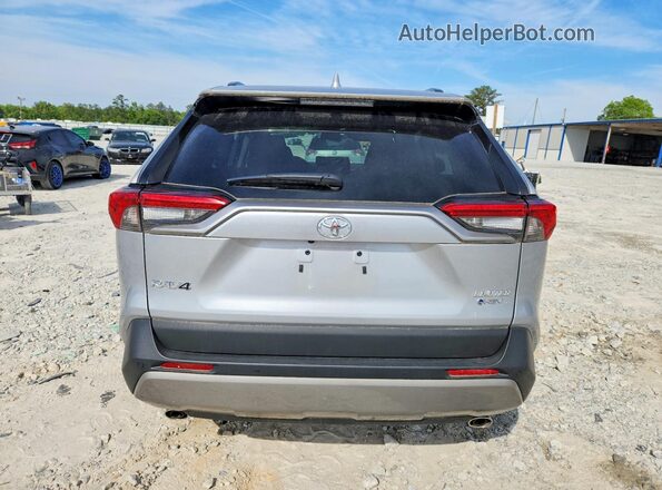 2T3D6RFV1SW084495 2025 TOYOTA RAV4 Silver Widok z tyłu