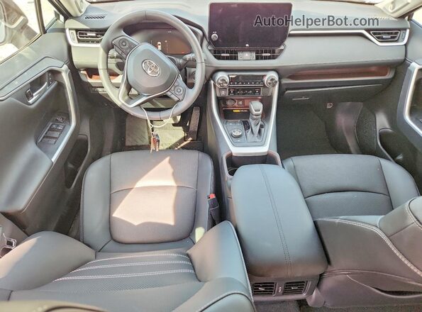 2T3D6RFV1SW084495 2025 TOYOTA RAV4 Silver Widok deski rozdzielczej