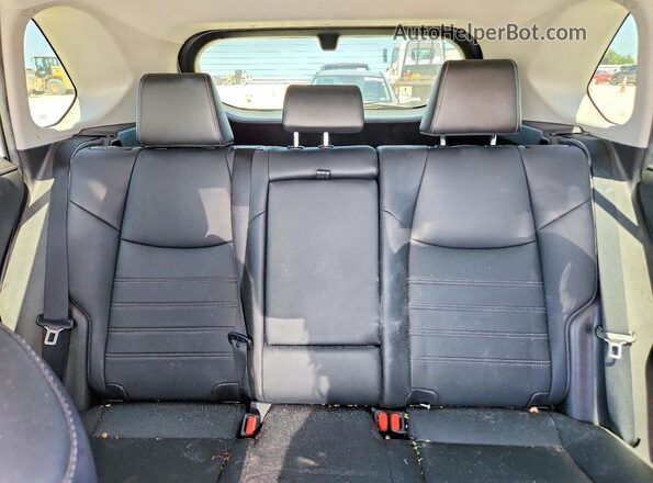 2T3D6RFV8MW025883 2021 TOYOTA RAV4 White Widok tylnych siedzeń