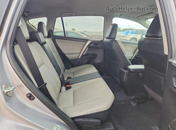 2T3DFREV5JW702899 2018 TOYOTA RAV4 Серебряный Вид задней части салона