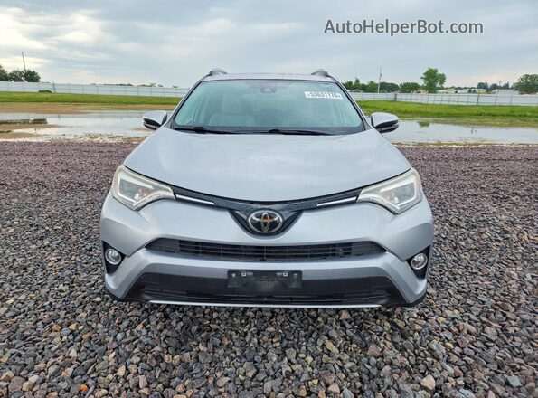 2T3DFREV5JW702899 2018 TOYOTA RAV4 Серебряный Вид спереди