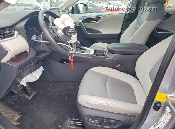 2T3DWRFV4LW058166 2020 TOYOTA RAV4 Серебряный Вид салона спереди
