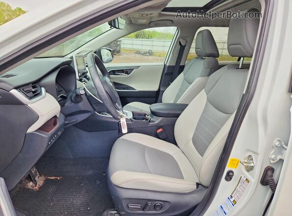 2T3DWRFV7LW048246 2020 TOYOTA RAV4 Белый Вид салона спереди