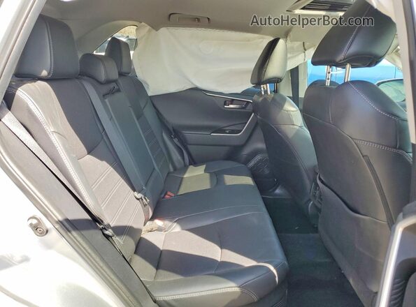 2T3DWRFV8LW046618 2020 TOYOTA RAV4 Серебряный Вид задней части салона