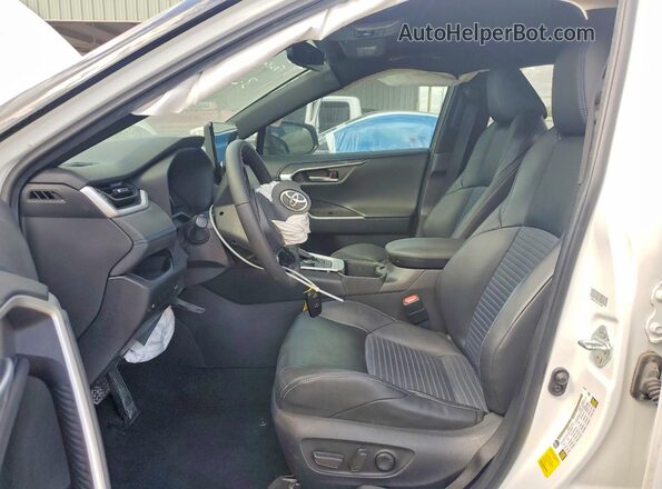 2T3E6RFV2RW051603 2024 TOYOTA RAV4 White Widok wnętrza z przodu