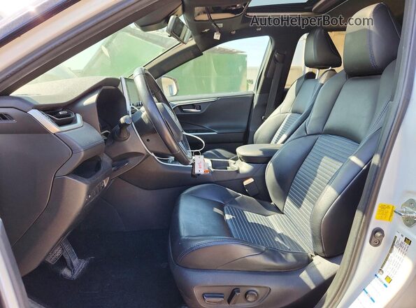 2T3EWRFV4KW005566 2019 TOYOTA RAV4 Белый Вид салона спереди