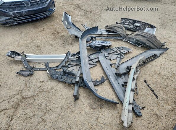 2T3F1RFV1LC135312 2020 TOYOTA RAV4 Silver Widok komory silnika
