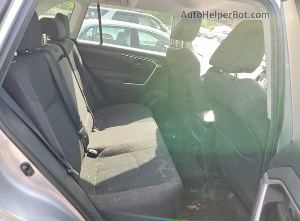 2T3F1RFV4KW081811 2019 TOYOTA RAV4 Серебряный Вид задней части салона
