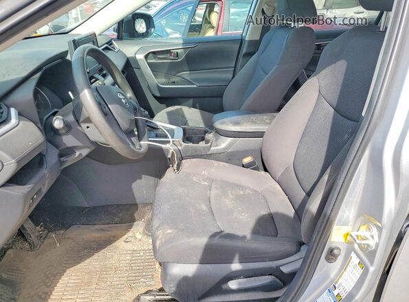 2T3F1RFV4KW081811 2019 TOYOTA RAV4 Серебряный Вид салона спереди