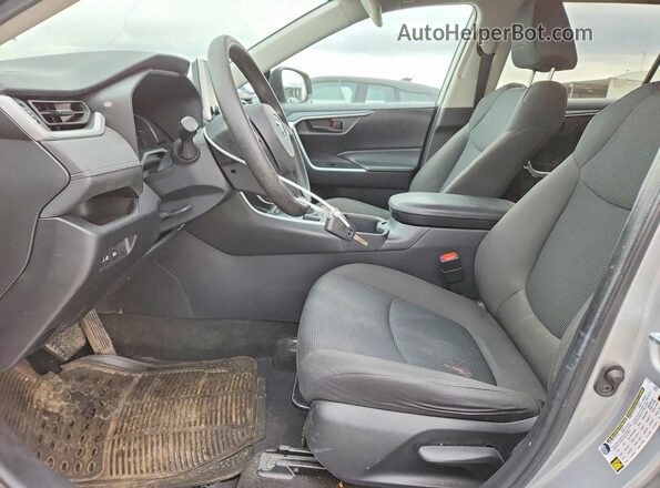 2T3F1RFV9PW393968 2023 TOYOTA RAV4 Серебряный Вид салона спереди