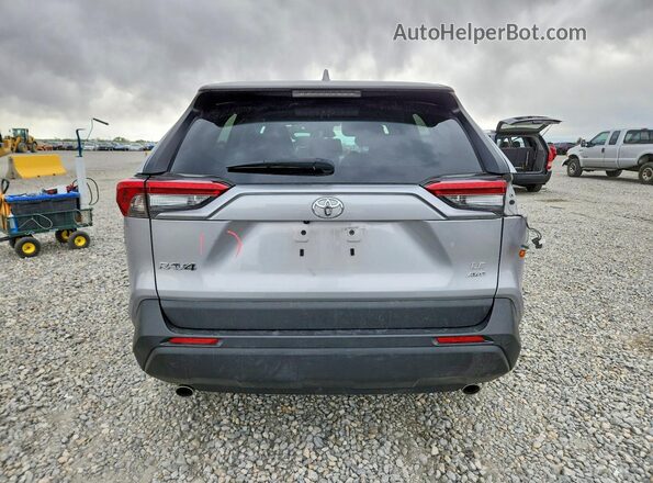 2T3F1RFV9PW393968 2023 TOYOTA RAV4 Серебряный Вид сзади
