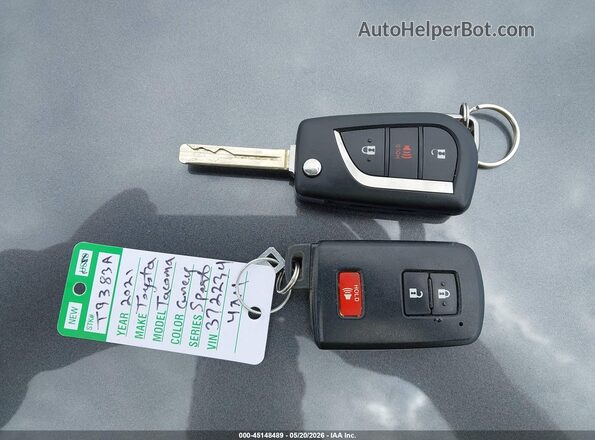 2T3G1RFV0LC122782 2020 TOYOTA RAV4 Серый Вид панели приборов