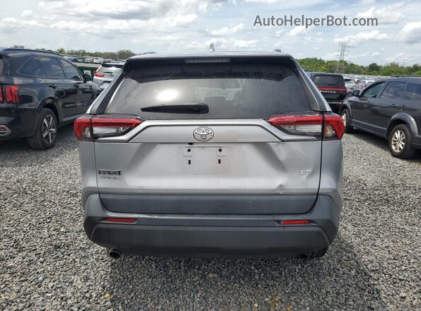 2T3H1RFV5MC130527 2021 TOYOTA RAV4 Серебряный Вид сзади