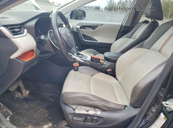 2T3J1RFV7KW039255 2019 TOYOTA RAV4 Черный Вид салона спереди
