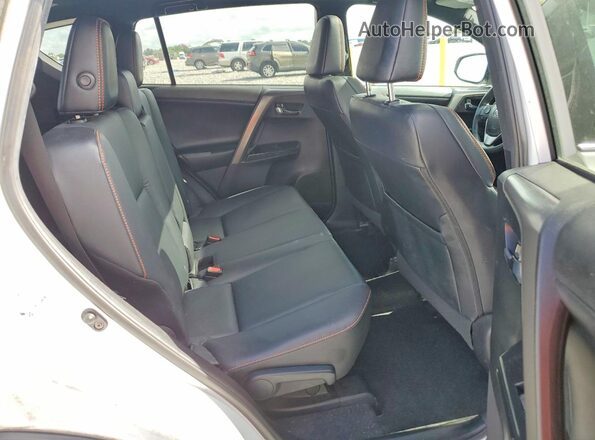 2T3JFREV2HW609707 2017 TOYOTA RAV4 White Widok tylnych siedzeń