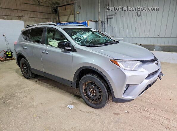 2T3JFREV9HW681956 2017 TOYOTA RAV4 Серебряный Передняя правая четверть