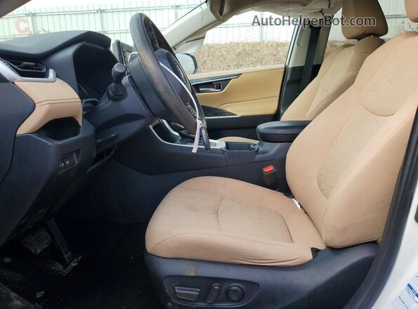 2T3P1RFV0MC141463 2021 TOYOTA RAV4 Белый Вид салона спереди